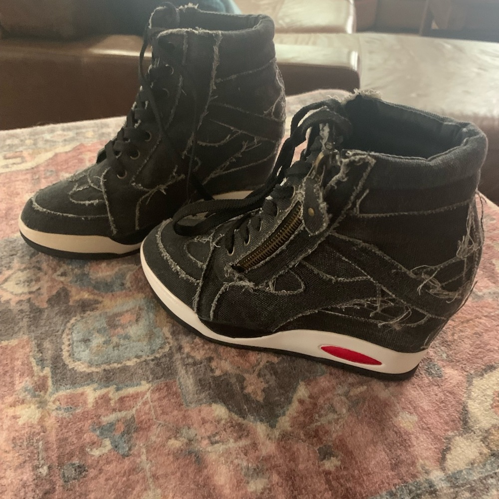 Platform sneakers